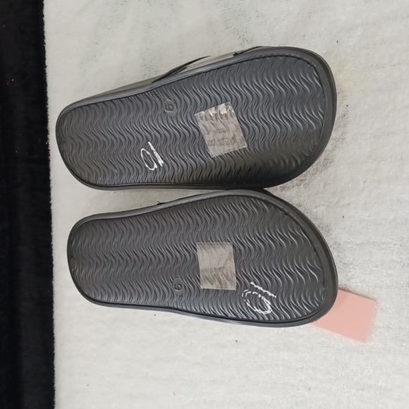 JUICY COUTURE CLEAR and Black Wanderlust Pool Slides. SIZE 9 - Picture 10 of 12